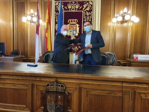 La Diputación y el Obispado renuevan el convenio para invertir 700.000 euros en 16 edificios religiosos de la provincia