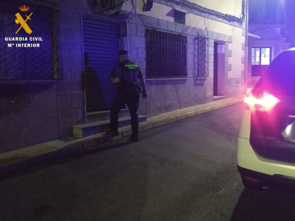 La Guardia Civil ha desalojado un local de ocio nocturno que incumplía la normativa vigente por la crisis sanitaria