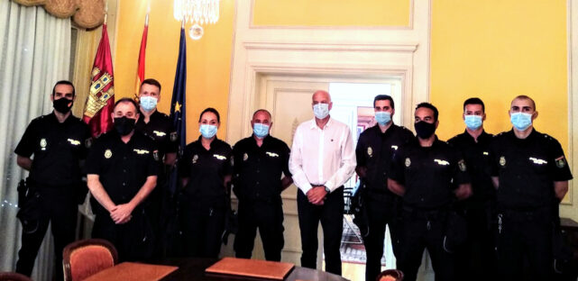 El subdelegado del Gobierno en Cuenca da la bienvenida a los nuevos policías nacionales que realizarán sus prácticas en la Comisaría Provincial