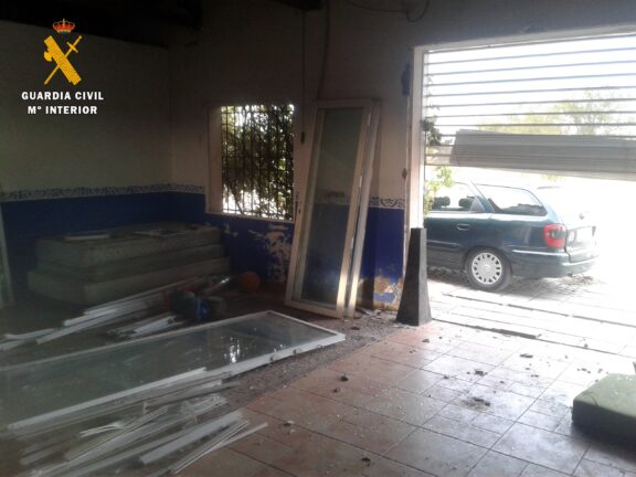 La Guardia Civil ha detenido a tres personas como autoras de un delito de robo con fuerza en una casa de campo
