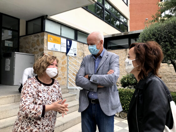El subdelegado del Gobierno en Cuenca visita a Dolores García, nueva directora de la biblioteca pública del Estado ‘Fermín Caballero’ de Cuenca