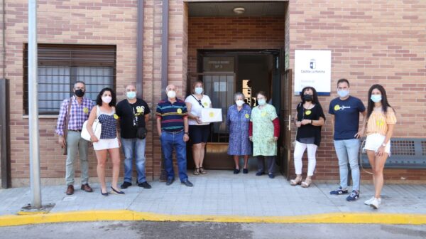 La Peña El Mosto de Tarancón entrega material de protección en las Casas Tuteladas de la localidad y Residencia de Mayores
