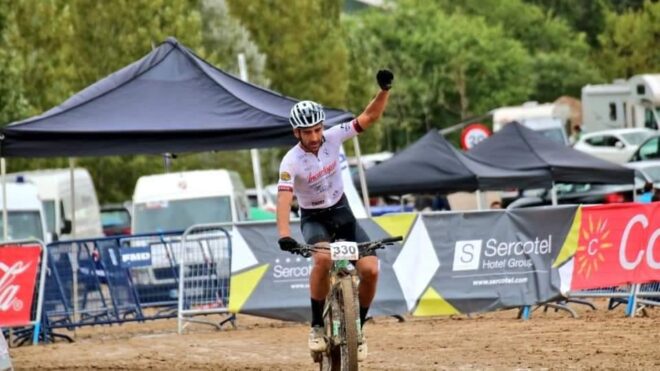 El corredor del Incarlopsa-Essenttia, Juan Carlos Fernández “Puma”, campeón de España Máster 30 de BTT XCO, disputado en Valladolid