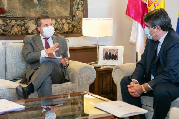 Castilla-La Mancha garantiza la protección sanitaria de los casi 16.000 profesionales sociosanitarios de las residencias de mayores