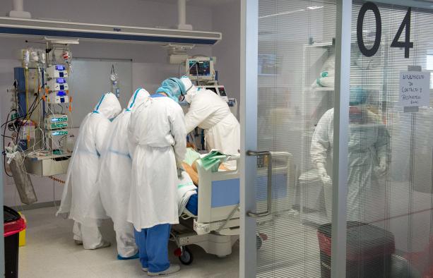 La provincia de Cuenca suma 34 nuevos contagios por Covid-19 en esta jornada, hay 18 personas ingresadas en cama convencional y 3 en cuidados intensivos