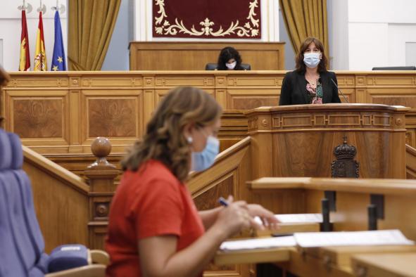 Los 450 millones de euros destinados por el Gobierno regional para apoyar la conciliación han beneficiado a 77.000 familias