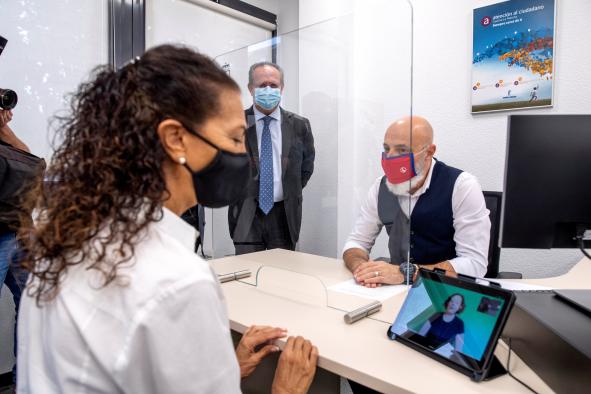 Castilla-La Mancha se convierte en la primera Comunidad Autónoma con Oficinas de Información y Registro plenamente accesibles para personas con discapacidad auditiva