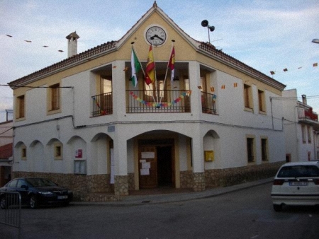 Arguisuelas reparte material escolar, gel y mascarillas gratis a los escolares