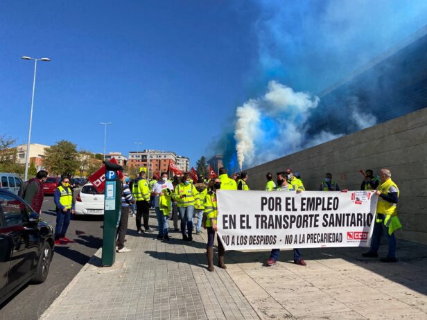 Los convocantes de la huelga del Transporte Sanitario anuncian un acuerdo del Sescam y las contratas para poner fin al conflicto