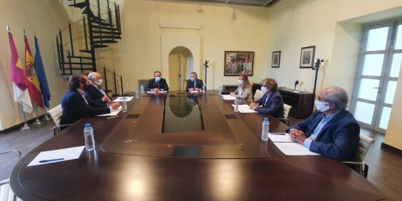 El Gobierno regional continuará avanzando en la simplificación administrativa para facilitar la actividad de las empresas castellano-manchegas