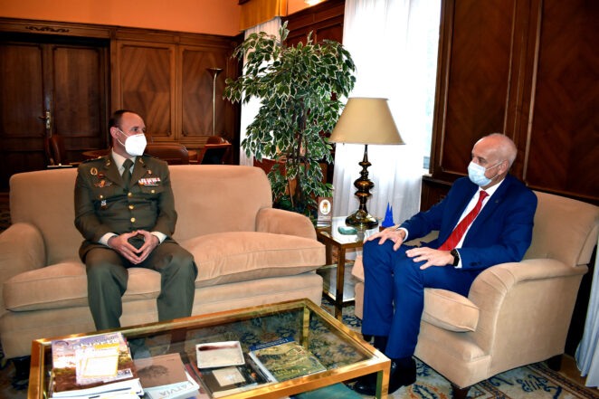 El subdelegado del Gobierno en Cuenca recibe al nuevo Comandante Militar de Cuenca y Toledo, Jesús Arenas