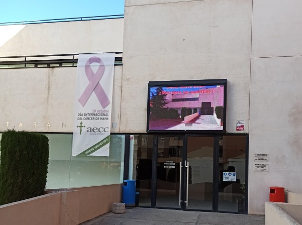Tarancón se suma a la lucha contra el cáncer de mama con la colocación de lazos rosas en edificios municipales