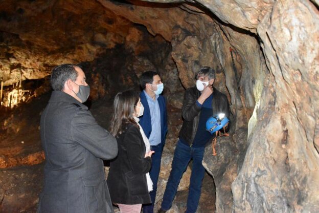 La Diputación colabora con el Ayuntamiento de Villares del Saz en la cuarta fase de la rehabilitación de la Cueva del Estrecho