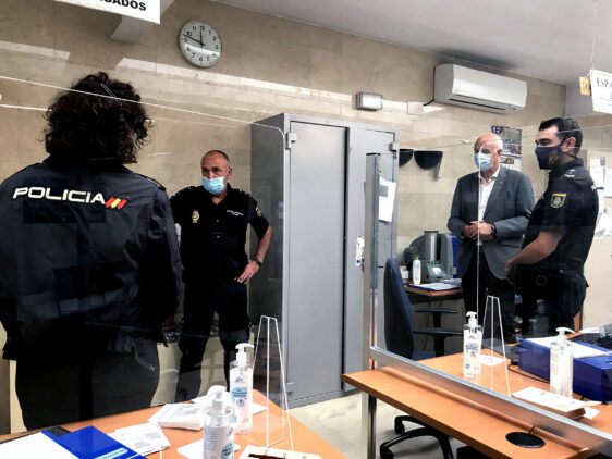 El subdelegado del Gobierno en Cuenca felicita a la Policía Nacional con motivo de celebrar el día de su Patrón