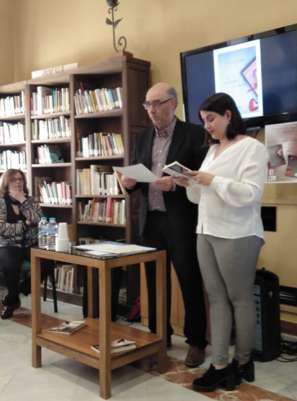 Jose Antonio Magro Bonilla, con la obra de relatos “Fuego”, ganador del I Certamen Literario Bibliotecas Sostenibles, convocado por la Municipal Luis Rius de Tarancón para celebrar el Día de las Bibliotecas