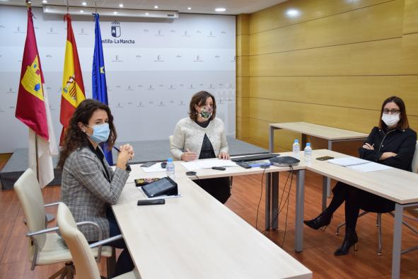 La Junta de Castilla La Mancha acuerda con el sector hostelero reducir el horario del toque de queda desde las 12 de la noche a las 6 de la mañana