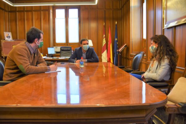 Martínez Chana se reúne con patronal, hostelería y sindicatos para sentar las bases del plan de choque ante el Covid