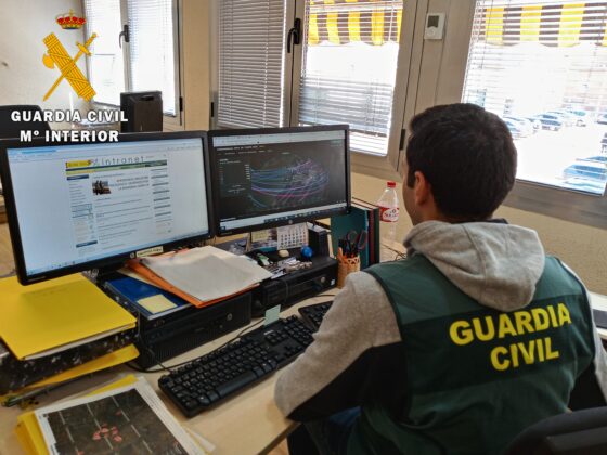 La Guardia Civil ha detenido a un hombre por estafa bancaria en el momento en el que iba a extraer el dinero