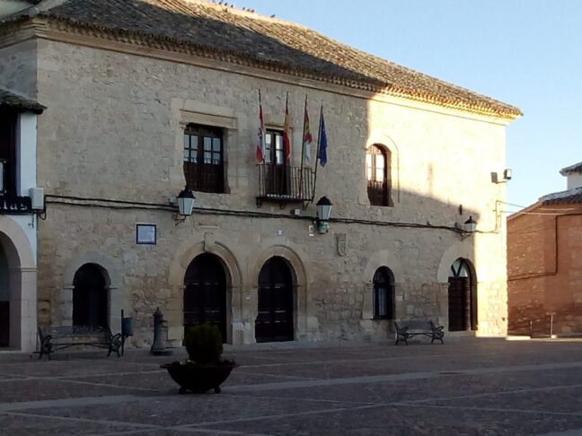 El PP de Villamayor pide al Ayuntamiento que obsequie a los agricultores con cheques para usar en los comercios locales