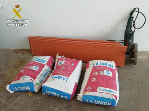 La Guardia Civil investiga a una persona por hurto de material en dos obras en construcción
