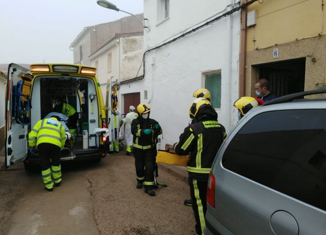 Dos personas han resultado intoxicadas en Leganiel por la mala combustión de una estufa de leña