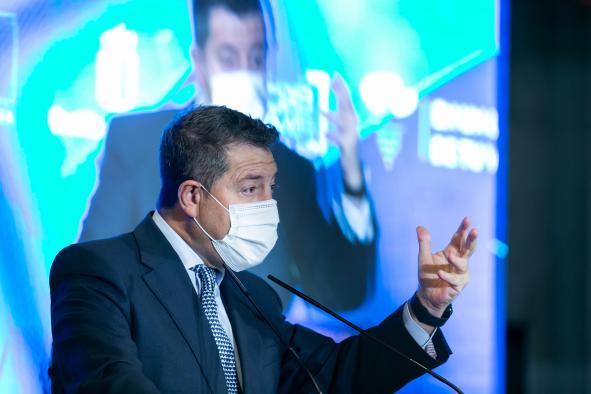 García-Page reivindica que todas las regiones hagan frente a la Covid como si fueran miembros de una orquesta “al ritmo de una misma partitura, bajo una batuta común”