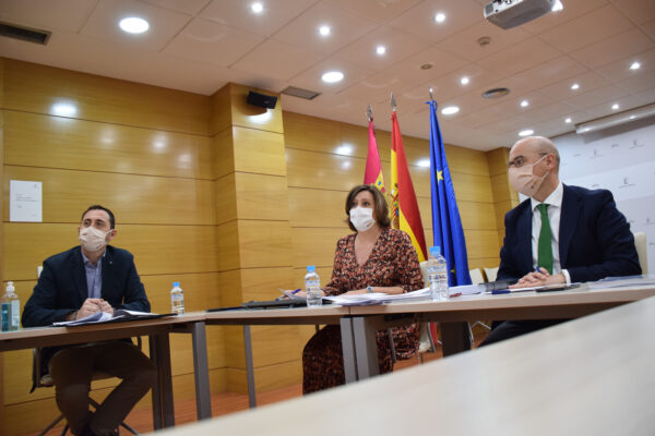 Castilla-La Mancha subraya su compromiso con el apoyo para la reactivación del sector textil y del calzado en la región