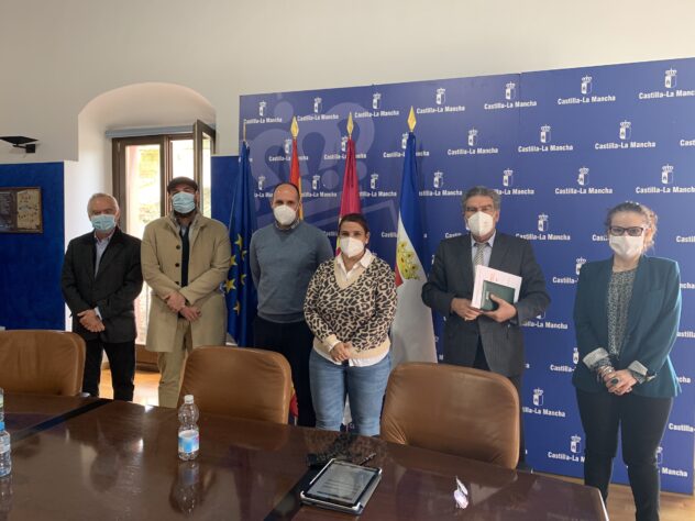 La presidenta de la FEMPCLM traslada a la consejería de sanidad la petición de las Asociaciones de Venta Ambulante del cambio de criterios de aforos tras la reapertura de los mercadillos en municipios con medidas especiales