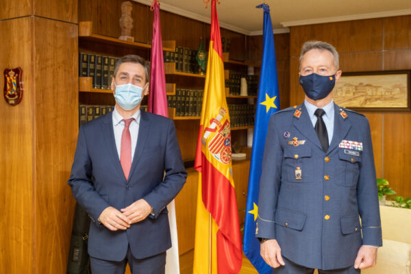 El delegado del Gobierno recibe al Mando General Aéreo y representante institucional de las Fuerzas Armadas en la región