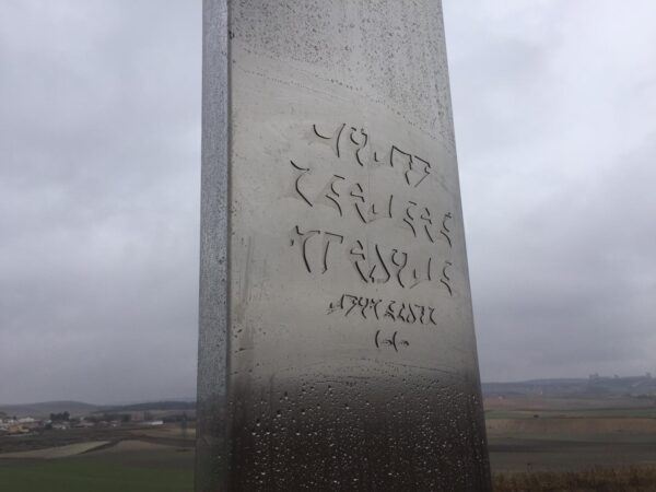 Aparece como por arte de magia un monolito en el término municipal de Tribaldos