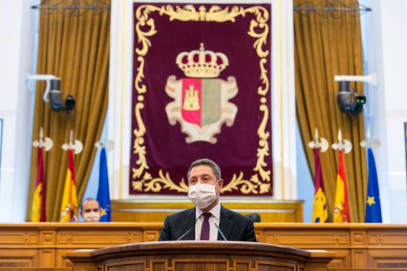 El presidente de Castilla-La Mancha ve en la Constitución española una invitación a seguir acordando contra extremismos y frentismos