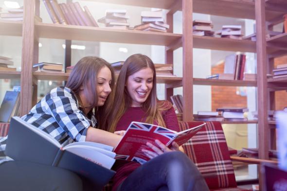 En torno a 4.000 alumnas y alumnos de la región realizarán por primera vez de forma gratuita las pruebas para obtener el certificado B1 en idiomas