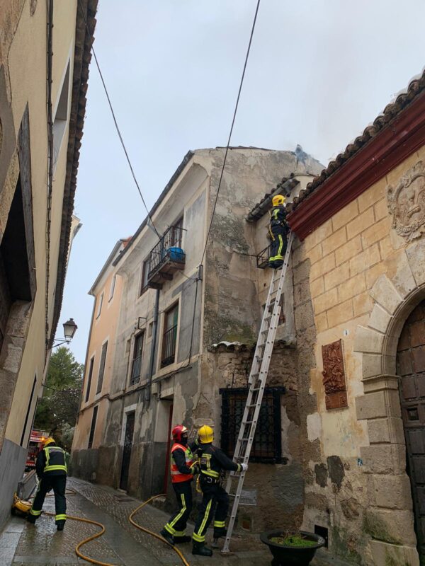 Un incendio en la Calle Pósito de Cuenca provoca el desalojo de 20 personas