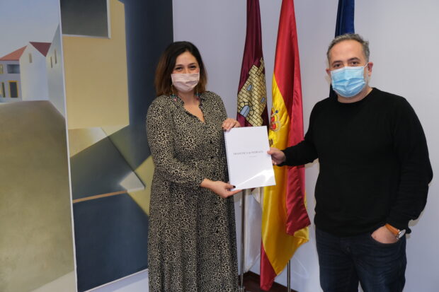 El Gobierno regional apoya la realización de un libreto sobre Francisca de Pedraza, primera mujer maltratada que obtuvo una sentencia de separación en el siglo XVII