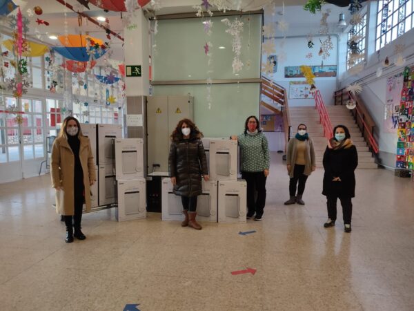 El Colegio Gloria Fuertes de Tarancón cuenta desde hoy con 27 purificadores de aire para sus aulas, que permitirá una mejor ventilación y la reducción de contagios Covid-19