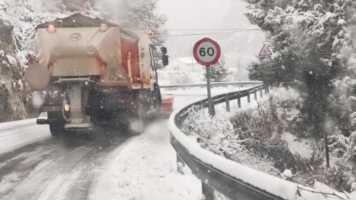 Castilla-La Mancha actúa en más de 2.400 kilómetros de la Red Regional de Carreteras afectadas por la nieve y las heladas