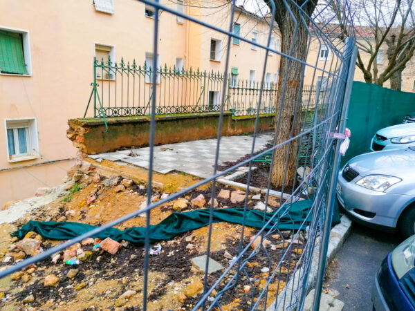 El Grupo Popular insta al Alcalde a darle una solución de forma inminente al muro del barrio de Los Moralejos después de 9 meses
