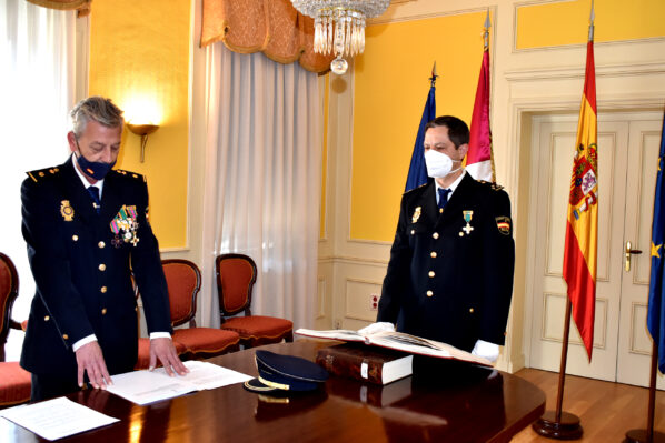 El subdelegado del Gobierno en Cuenca, preside la jura del cargo de un nuevo inspector de la Comisaría Provincial de Policía Nacional