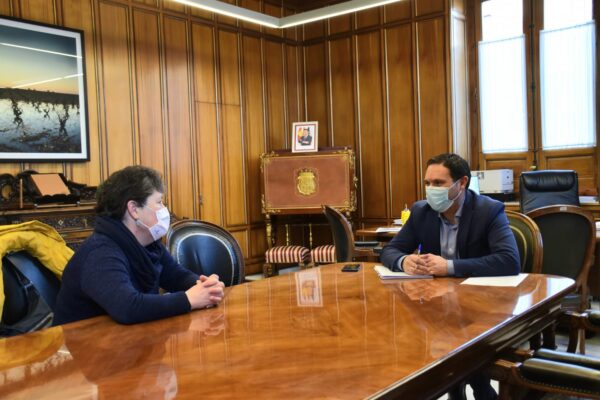 La Diputación de Cuenca colabora con el Ayuntamiento de Paracuellos de la Vega para renovar el parque infantil