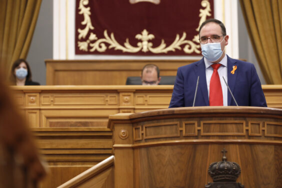 Prieto: “La Junta no puede vendernos que fomenta los servicios básicos cerrando consultorios y dejando a la provincia sin tren”