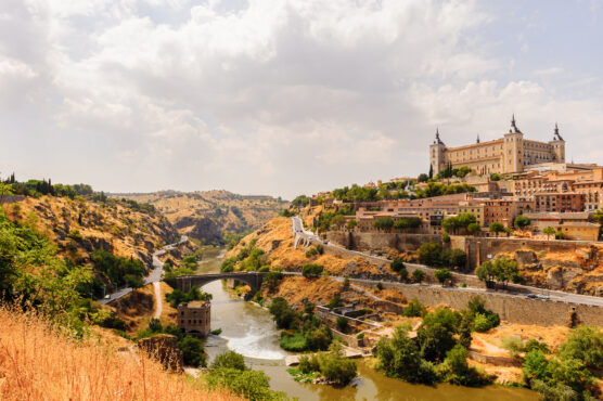 Hasta 90 municipios de Castilla-La Mancha participan en ‘El pueblo más amado’, el concurso de Adamo para poner en valor la vida rural: el Puente del Arzobispo, finalista