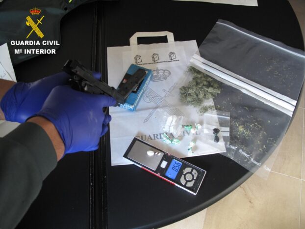 La Guardia Civil desmantela un punto de venta de droga en la  localidad de La Villa de Don Fadrique