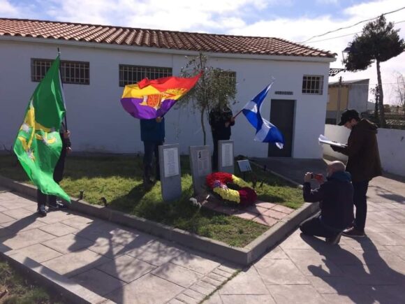 La pandemia no puede con el ya habitual homenaje a las Brigadas Internacionales en Tarancón, que desde 2012 se lleva a cabo en el cementerio Municipal Santa Marina