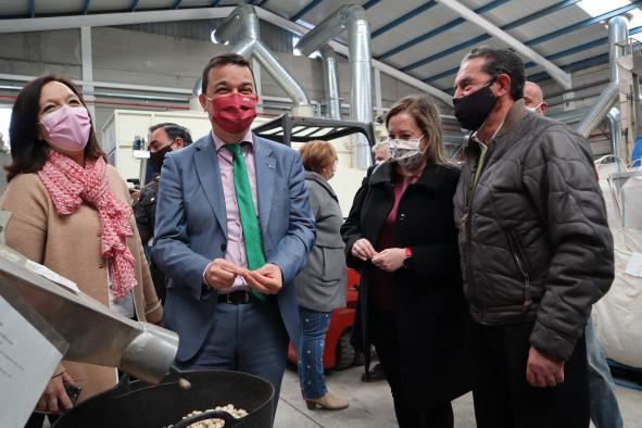 Castilla-La Mancha trabaja para valorizar el cultivo del pistacho y aboga por su transformación en la región para generar riqueza en el medio rural