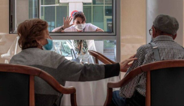 UGT CLM pide un incremento de los profesionales sanitarios en los centros socio sanitarios de la región para poder hacer test de antígenos a las visitas