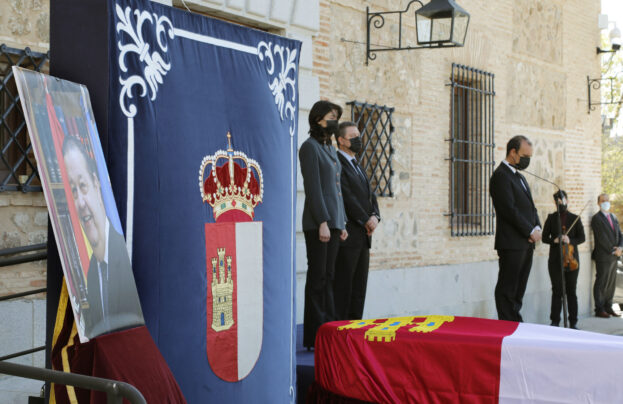 Las Cortes de Castilla-La Mancha homenajean a su expresidente Vaquero, “un hombre generoso, sabio y profundamente bueno”