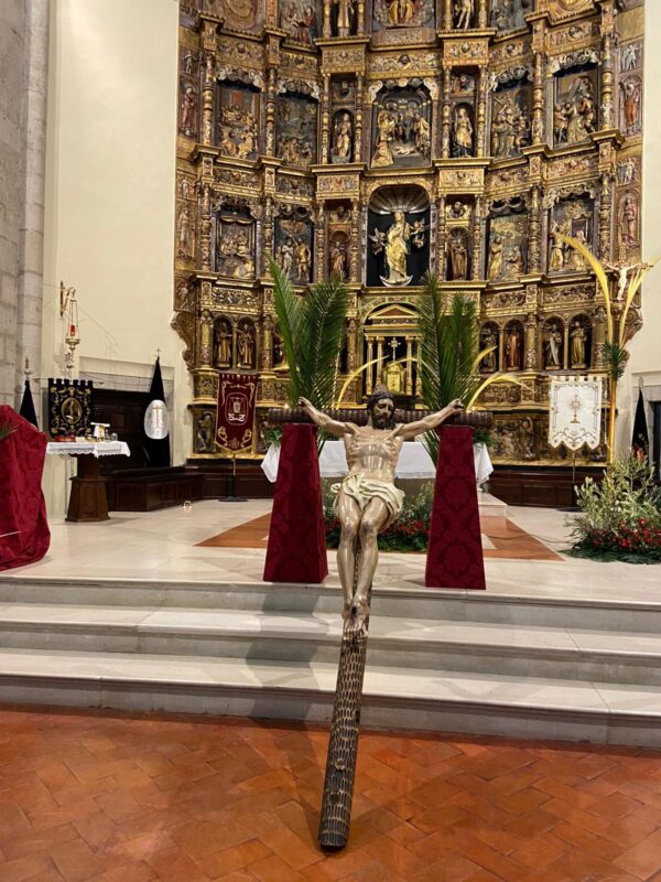 Vía Crucis de los Jóvenes en el templo parroquial Ntra. Sra. de la Asunción como cada lunes santo en un contexto diferente por la pandemia