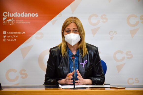 Picazo reivindica a “las mujeres que en sus trabajos, sus hogares y sus barrios siguen rompiendo techos de cristal”