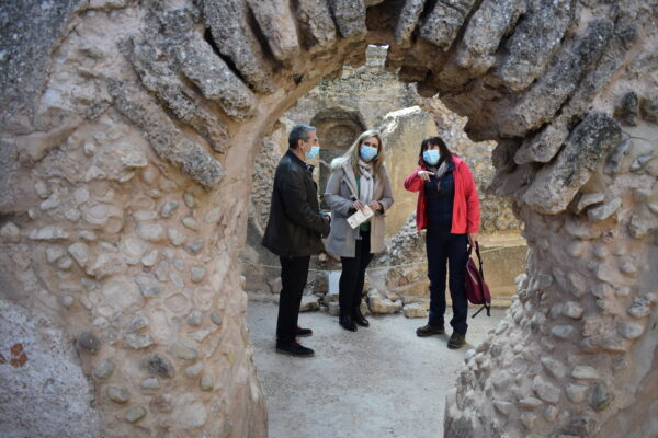 La Junta de Castilla La Mancha colabora con el Ayuntamiento de Valeria en la limpieza, restauración y consolidación del puente de la carretera de Chumillas