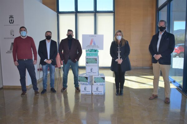 El Gobierno regional entrega más de 54.000 monodosis de gel hidroalcoholico a la Agrupación Provincial de Hostelería y Turismo y HC Hostelería